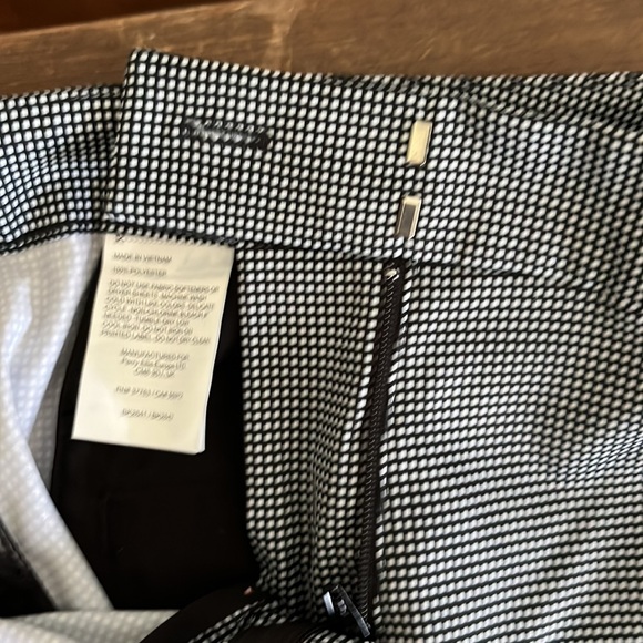 PGA Tour Ladies Golf Shorts - Picture 6 of 13